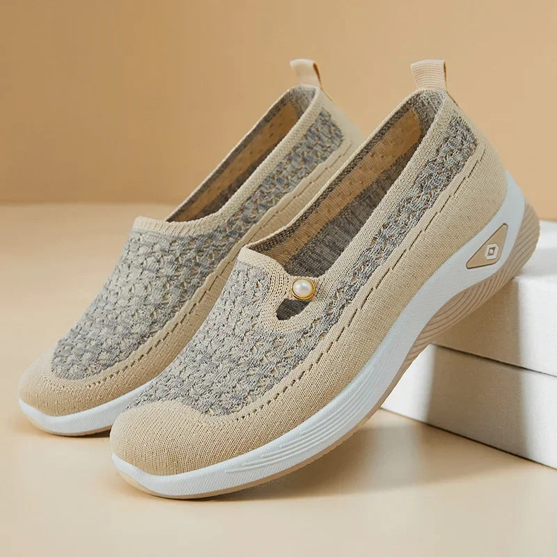 Women's shoes Spring and Autumn casual fashion soft sole lightweight single shoe women's breathable mother's shoes