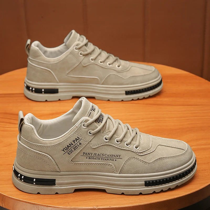 New fashionable and trendy men's shoes, casual sports shoes, comfortable and versatile