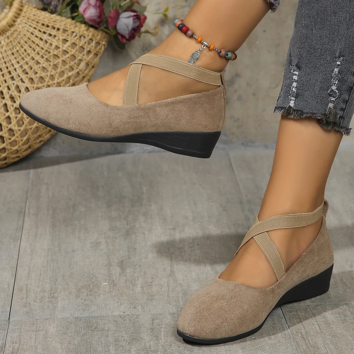 Women's Shoes 2025 Spring New American Large Size Pointed Toe Slope with Single Shoes Female Soybean Shoes Sports Casual Shoes