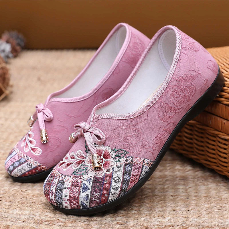 Women's Shoes Versatile Spring New Embroidered Cloth Shoes Soft Flat Bottom Comfortable Warm Comfortable Casual Women's Shoes