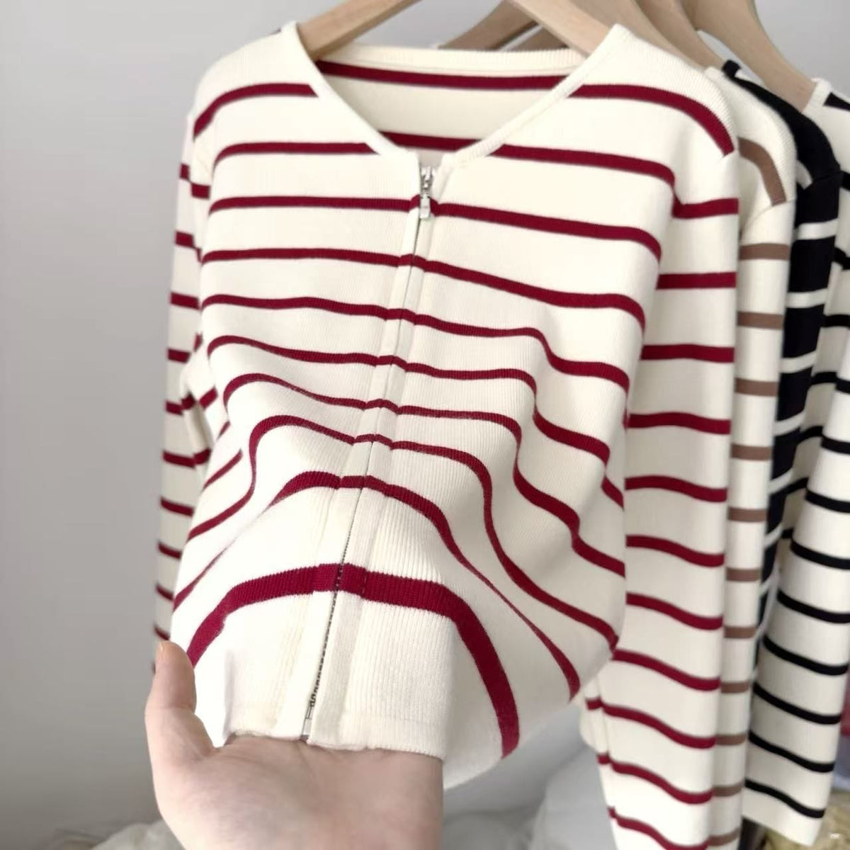 High-Quality Fabric] New Stripesd Cardigan Long-Sleeved Knitted Slim Fit Versatile Elegant Fashionable Sweater Top