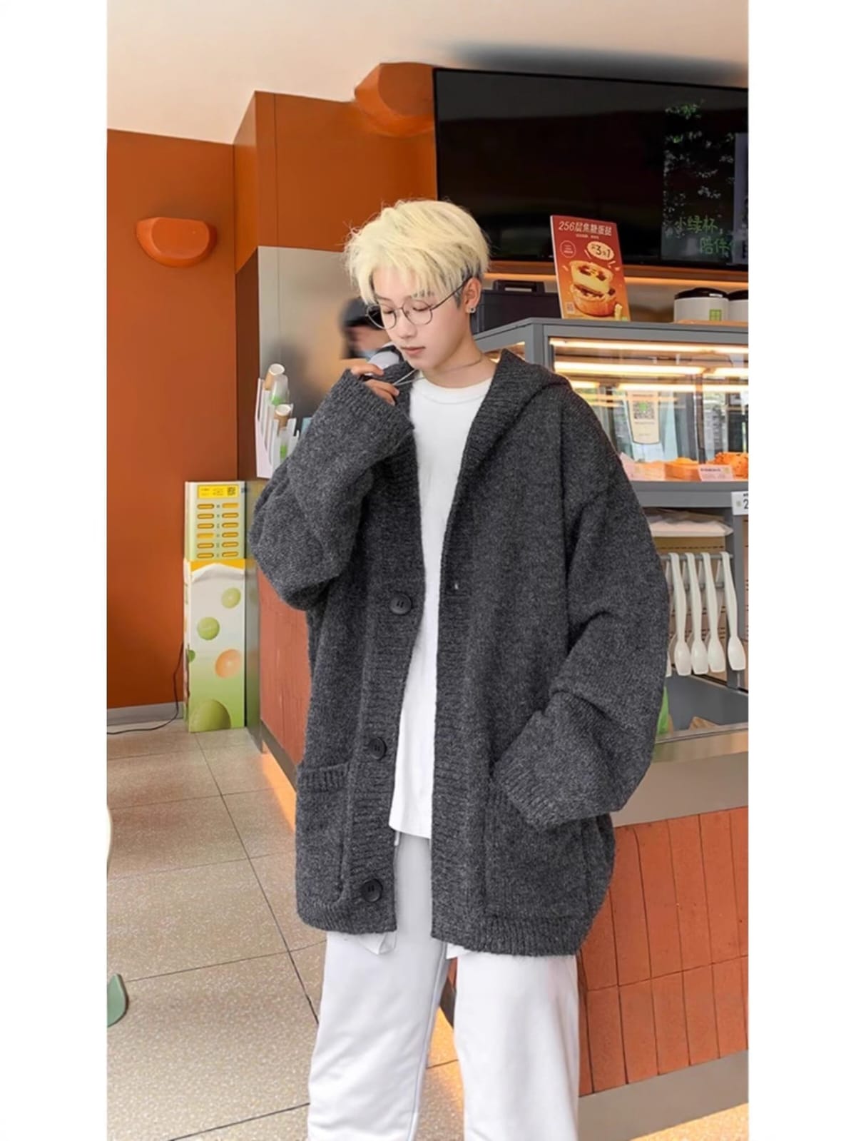 Dark gray cardigan sweater for men, new autumn/winter 2026/27 style, relaxed fit, casual and simple knitwear.