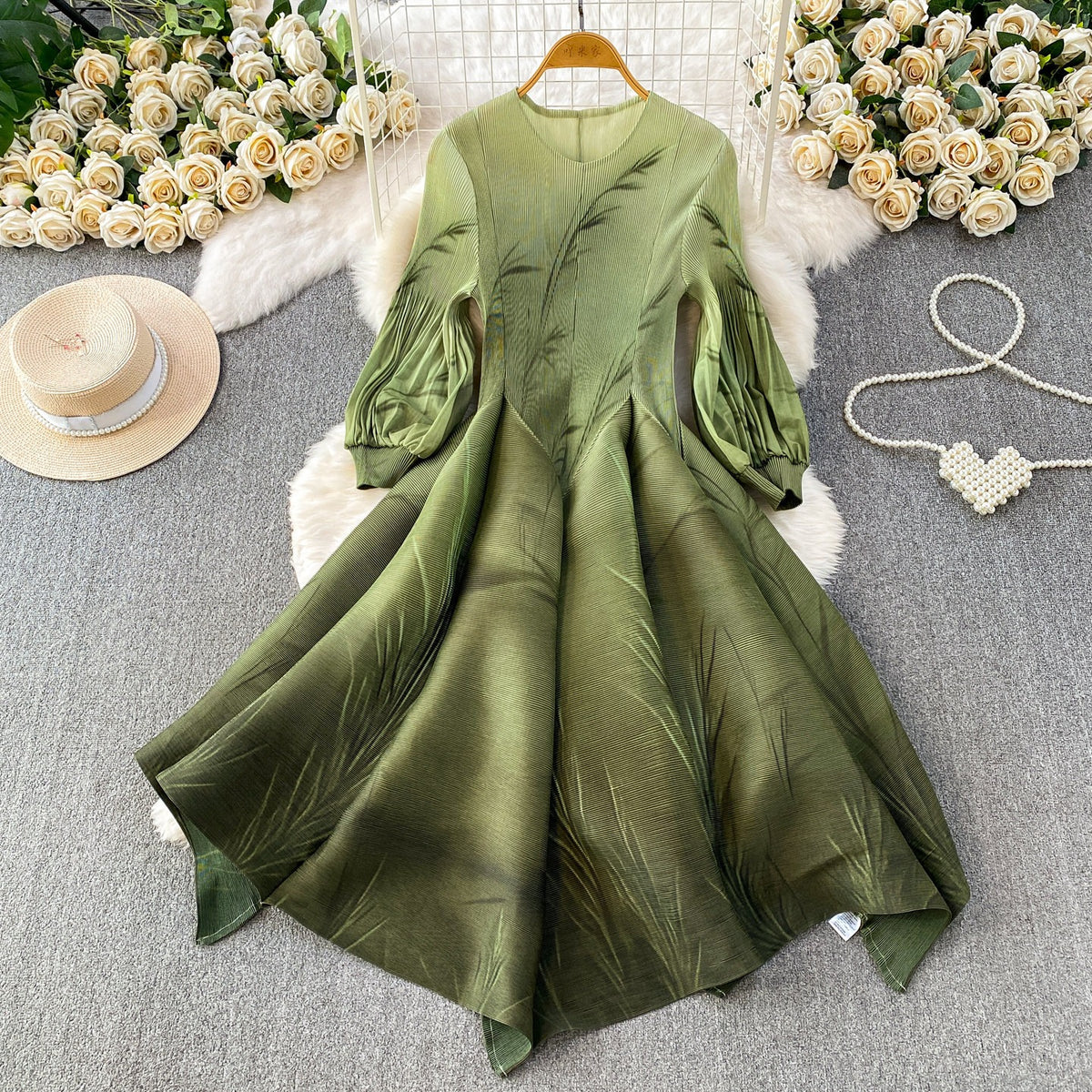 Retro court style lantern sleeve dress for women, light luxury pleated
